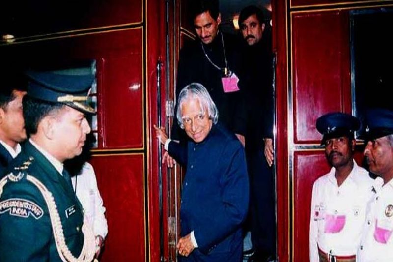 इस प्रेसीडेंशियल ट्रेन में देश के पहले राष्ट्रपति डॉ. राजेंद्र प्रसाद ने 1950 में इस ट्रेन में पहली बार सफर किया था। इसके बाद डा. सर्वपल्ली राधाकृष्णन और डा. नीलम संजीवा रेड्डी ने इसमें सफर किया। फिर 1977 में डा. नीलम संजीवा रेड्डी ने यात्रा की। इसके 26 साल बाद 30 मई 2003 को डा. एपीजे अब्दुल कलाम ने इस सैलून से बिहार की यात्रा की थी। अब 18 वर्ष बाद राष्ट्रपति रामनाथ कोविंद इसी से अपने जन्म आवास कानपुर पहुचे हुए हैं।
