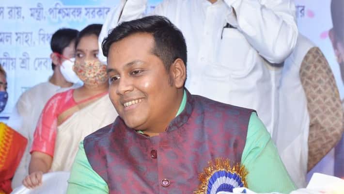 a simple boy turned fake ias officer debanjan deb caught red handed in kasba bmm a simple boy turned fake ias officer debanjan deb caught red handed in kasba bmm