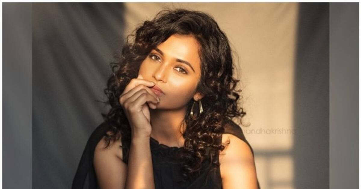 Ramya Pandian: கருப்பு நிற படு கிளாமர் உடையில்... 'பில்லா' நயன்தாராவுக்கே டஃப் கொடுக்கும் ரம்யா பாண்டியன்!