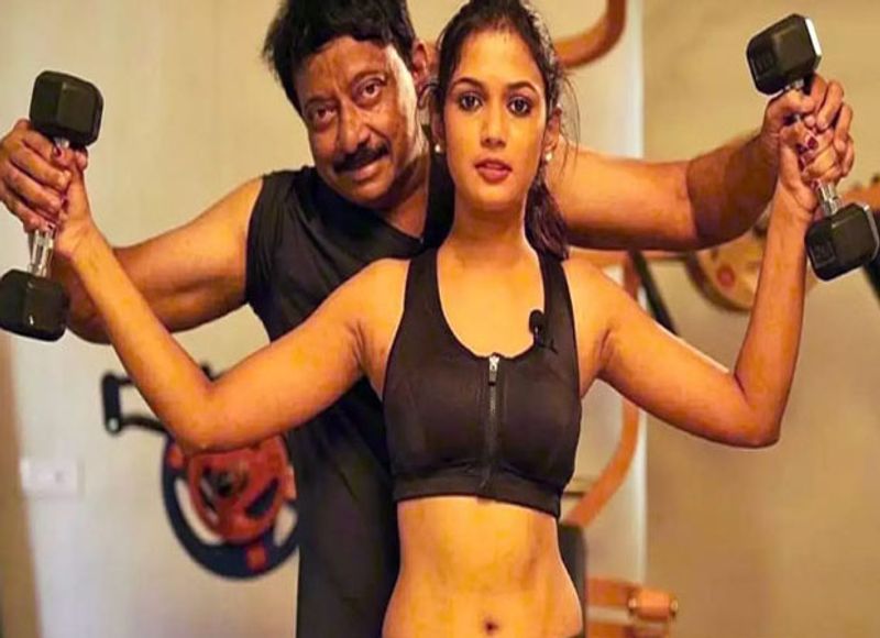 ఒక గ్రాటిట్యూడ్తో వర్మతో ఇంటర్వ్యూ చేశానని తెలిపింది. తన గ్రాటిట్యూడ్ తనపై ఉంచుకోవడం ఇష్టముండదని తెలిపింది. దీనికి వర్మ సంతోషంగా ఉన్నారు. కానీ ఇంటర్వ్యూలో వర్మ అడిగిన ప్రశ్నలకు అవాక్కయ్యానని తెలిపింది. నా క్రేజ్ని ఆయన వాడుకోవడం అనేది కరెక్ట్ కాదు, ఆయన క్రేజ్నే వాడుకున్నాని చెబుతా.