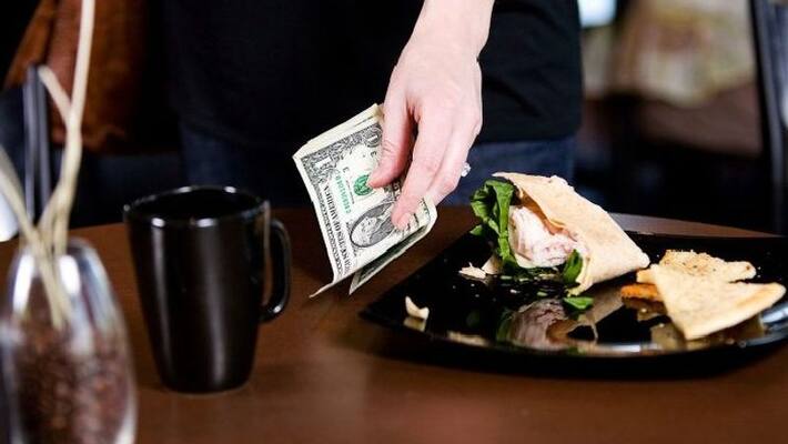 customer gave 11 lakh tip for restaurant customer gave 11 lakh tip for restaurant