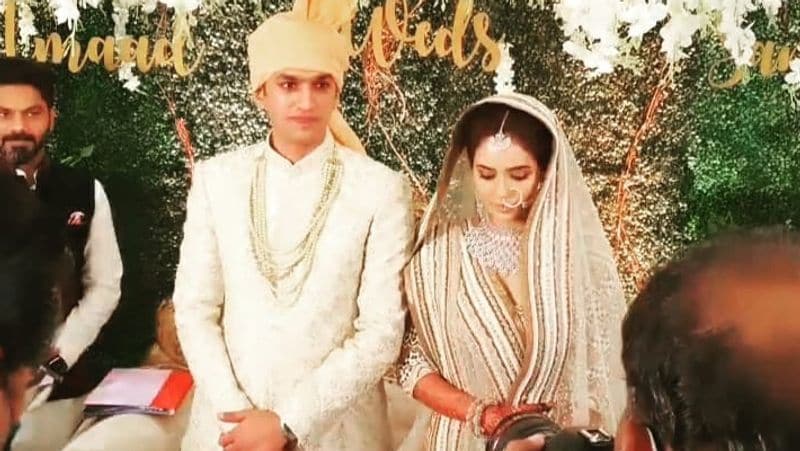 वर्क फ्रंट की बात करें तो सना ने शो स्पिलट्सविला से अपना करियर शुरू किया था। शो दिव्य-दृष्टि से उन्हें नाम और शोहरत मिली। सना ने मोहित मलिक के साथ लॉक डाउन की लव स्टोरी में भी काम किया है। इस शो में वो सोनम गोयल के किरदार में थीं।
