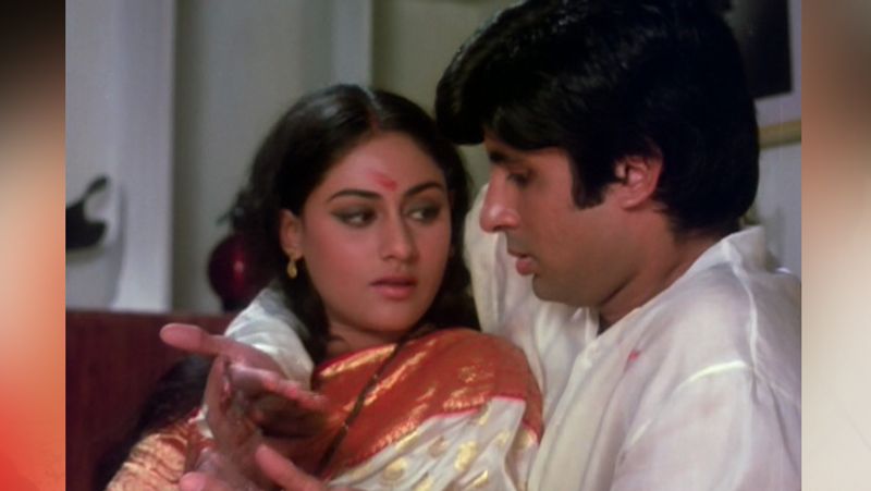 दोनों ने कई हिट फिल्मों में साथ काम किया है। अमिताभ और जया ने पहली बार फिल्म बंसी बिरजू में साथ काम किया था। इसके बाद 'जंजीर', 'अभिमान', 'चुपके चुपके', 'मिली', 'शोले' 'सिलसिला', 'कभी खुशी कभी गम' जैसी फिल्मों में साथ काम किया।