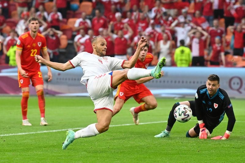 The second half saw Denmark get even dangerous as it stepped up its attacking approach. While Dolberg scored his brace just three minutes into the second half, it was in the closing stages when Joakim Mæhle tripled in the 88th minute, followed by the fourth from Martin Braithwaite in the 94th to complete the sheer annihilation and become the first team to seal the quarter berth. Furthermore, Harry Wilson's red card in the 90th minute somewhat led to the winning goal.