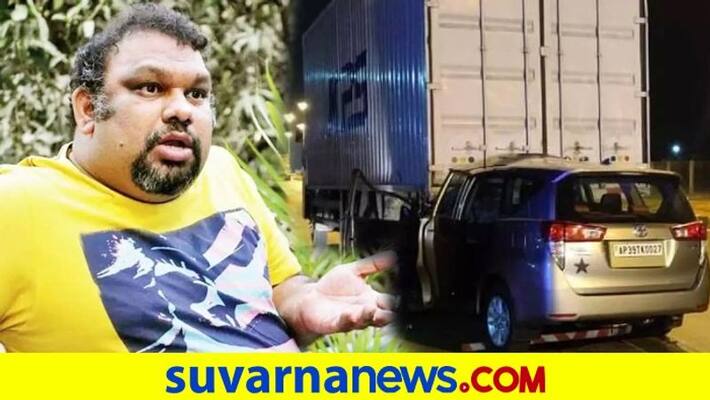 Telugu actor Kathi Mahesh severely injured in car accident in Nellore vcs Telugu actor Kathi Mahesh severely injured in car accident in Nellore vcs
