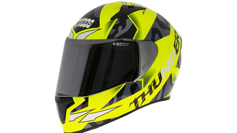 स्टड्स
स्टड्स (Studds Helmet) भारत में सबसे पुराने मोटरसाइकिल हेलमेट निर्माताओं में से एक है। यह कंपनी 35 से ज्यादा देशों में अपने हेलमेट बेचती है। उनके पास प्रीमियम एसएमके हेलमेट्स की खासी रेंज है जिसमें हाफ फेस, फुल फेस और डिजाइन ज्यादातर बेचे जाते है। इनमें सबसे ज्यादा फेमस शिफ्टर है जो 2000 रुपये की कीमत में आता है। इस ब्रांड के हेलमेट 850 रुपये से शुरू होकर ढाई हजार रुपये तक के बीच आते हैं।
