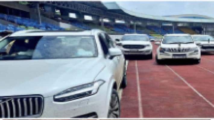 VIP Cars Including Sharad Pawar At Racetrack Kiren Rijiju Says Sad pod VIP Cars Including Sharad Pawar At Racetrack Kiren Rijiju Says Sad pod