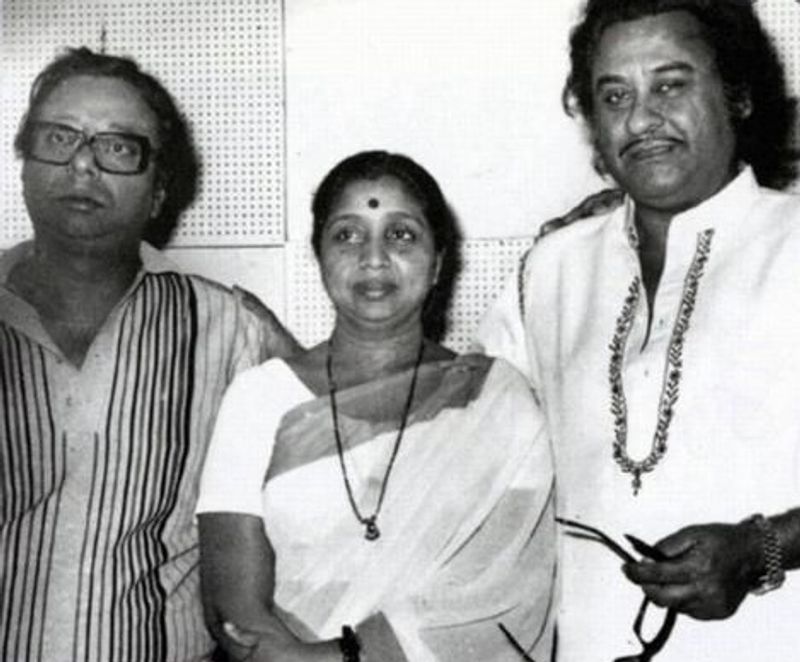 আর ডি বর্মণ প্রথমের দিকে শুধু হারমোনিয়াম বাজাতেন। একদিন স্কুলে পড়ার সময় তিনি বাবাকে বলে বসেন, একদিন নাকি তিনি শচীন দেববর্মণের থেকেও বড় সংগীতকার হবেন। আর সফর শুরু সেই সময় থেকেই। 