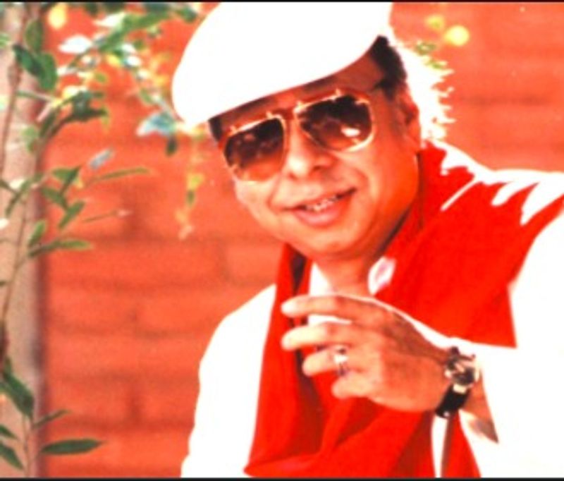 যদিও তাতে থেমে থাকে না সফর। অনেকটা পথ ছিল চলার বাকি। তাই দিনে দিনে পরিণত হয়ে উঠছেন সকলের প্রিয় আরডি বর্মন। 
