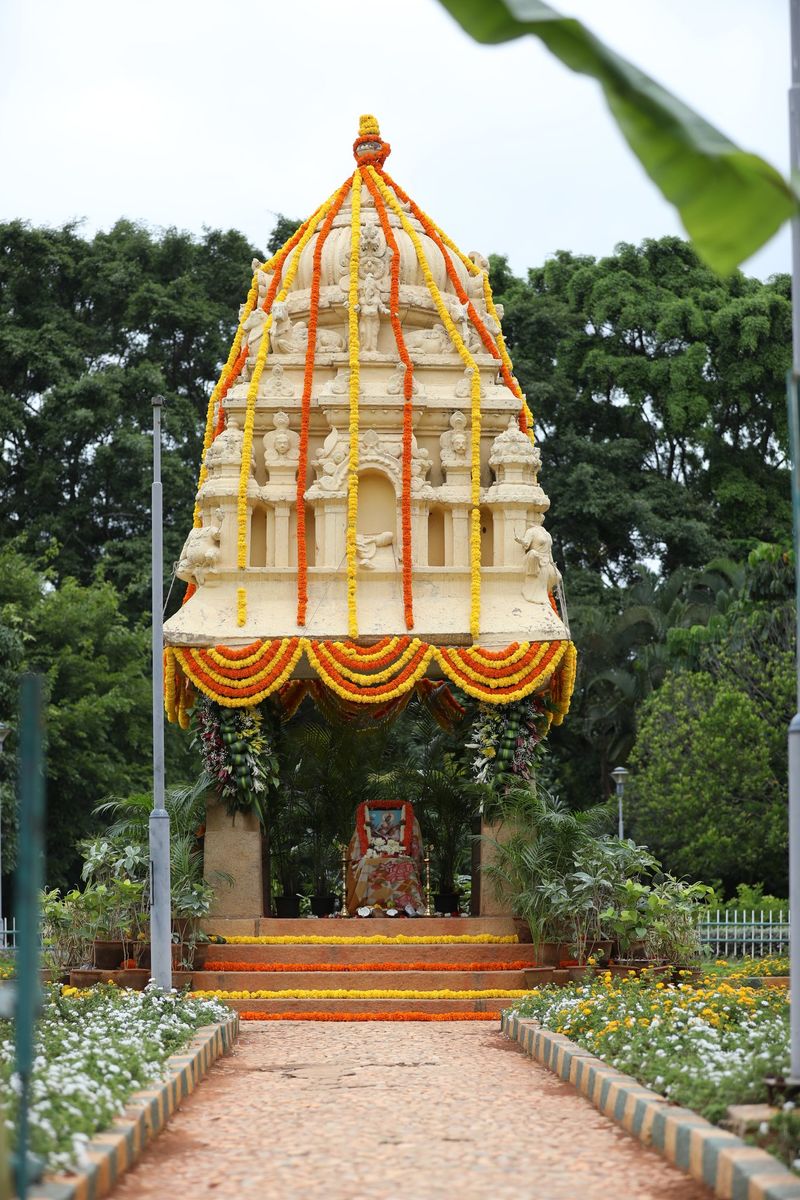 ಕೆಂಪೇಗೌಡರು ಚಿರಸ್ಥಾಯಿಯಾಗಿ ಉಳಿದುಕೊಳ್ಳಲು, ಮುಂದಿನ ತಲೆಮಾರಿಗೂ ಅವರ ಬಗ್ಗೆ ತಿಳಿಸಲು ಸರಕಾರ ಎಲ್ಲ ಕ್ರಮಗಳನ್ನೂ ಕೈಗೊಂಡಿದೆ ಎಂದು ಅವರು ಹೇಳಿದರು.