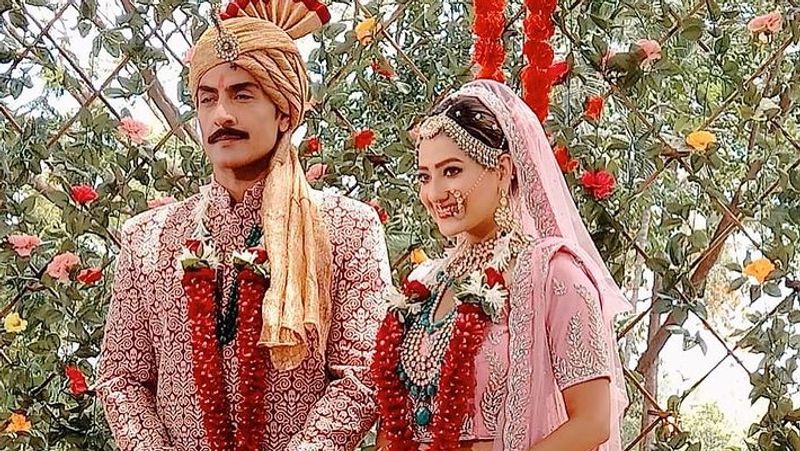 बता दें कि मदालसा सीरियल 'अनुपमा' में काव्या झावेरी का किरदार निभा रही हैं, जिसने अब वनराज से शादी कर ली है। यह सीरियल पिछले कई महीनों से टीआरपी लिस्ट में टॉप पर बना हुआ है।