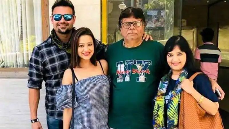 बता दें कि मदालसा को बचपन से एक्टिंग का माहौल मिला है। यही वजह है कि एक्टिंग के अलावा उन्होंने किसी और फील्ड के बारें में नहीं सोचा। वैसे, कम ही लोग जानते होंगे कि मदालसा मशहूर एक्ट्रेस शीला शर्मा और निर्माता-निर्देशक सुभाष शर्मा की बेटी हैं। शीला ने 90 के दशक की महाभारत में देवकी का रोल निभाया था।