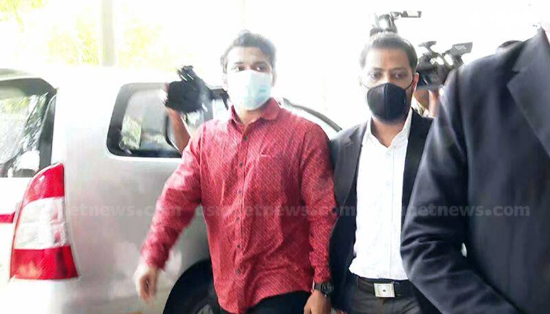 Karippur gold smuggling customs questioned  Arjun Ayanki  Shafiq in custody