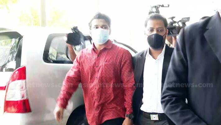 Karippur gold smuggling customs questioned Arjun Ayanki Shafiq in custody Karippur gold smuggling customs questioned Arjun Ayanki Shafiq in custody