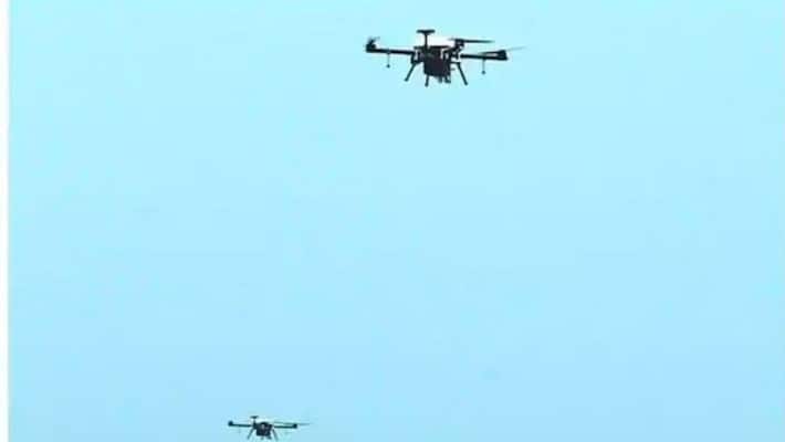 Drones spotted again near military camps in Jammu, security forces on alert - bsb Drones spotted again near military camps in Jammu, security forces on alert - bsb