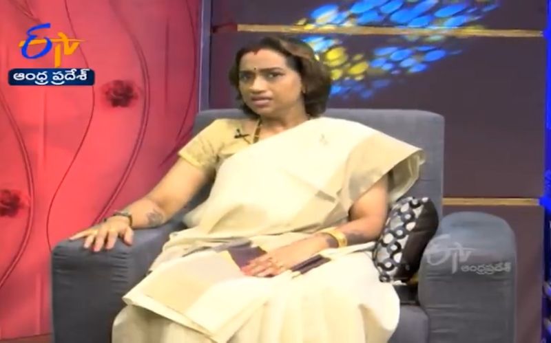 ఇక డబ్బింగ్ ఆర్టిస్ట్ గా చేయడం చాలా కష్టం అని కల్పన అన్నారు. డబ్బింగ్ చెప్పేటప్పుడు నవ్వడం, ఏడవడం, గట్టిగా అరవడం చేయాలి. అందుకే డబ్బింగ్ ప్రొఫెషన్ వదిలివేశానని కల్పన తెలియజేశారు.
