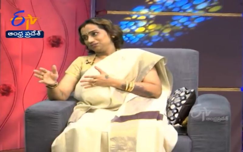 అప్పుడు సింగర్ చిత్ర ఆమెకు మద్దతుగా నిలిచారట. మలయాళంలో ఓ షో నడుస్తుంది పార్టిసిపేట్ చేస్తావా అన్నారట. ఆ షోలో ఎలాగైనా గెలవాలని పాల్గొన్న తాను టైటిల్ గెలిచినట్లు కల్పన తెలియజేశారు.
