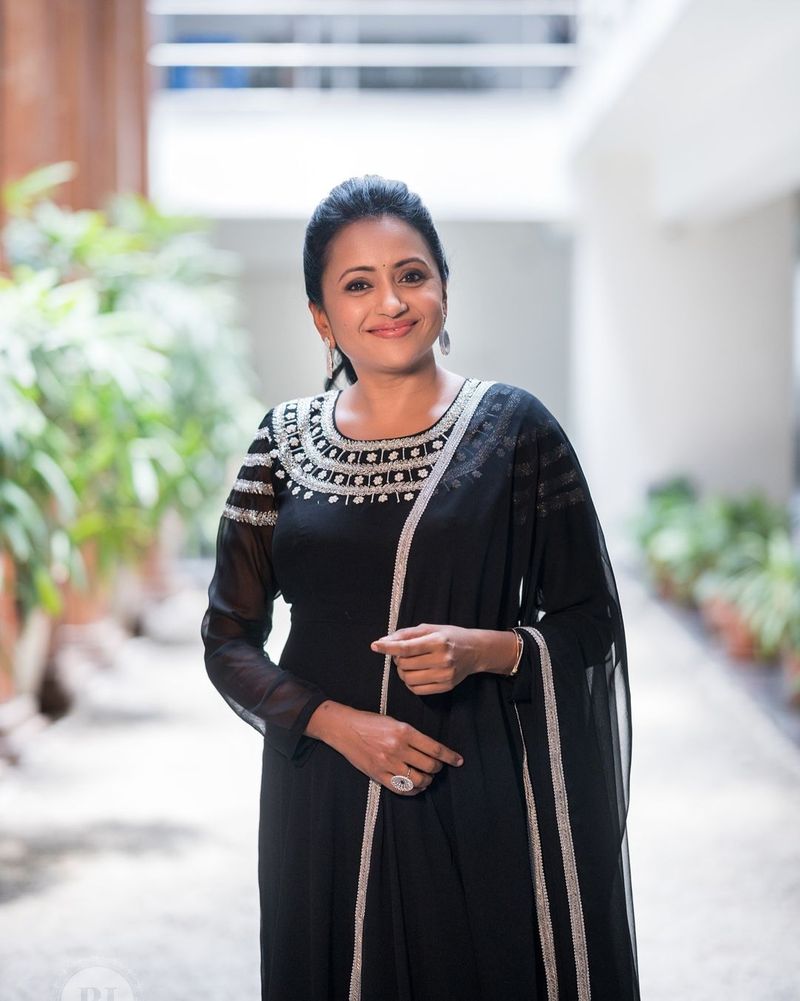 యాంకర్సుమ ఫోటో షూట్.