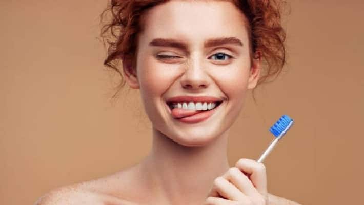 Tongue cleaning can reduce your age, know how bpsb Tongue cleaning can reduce your age, know how bpsb