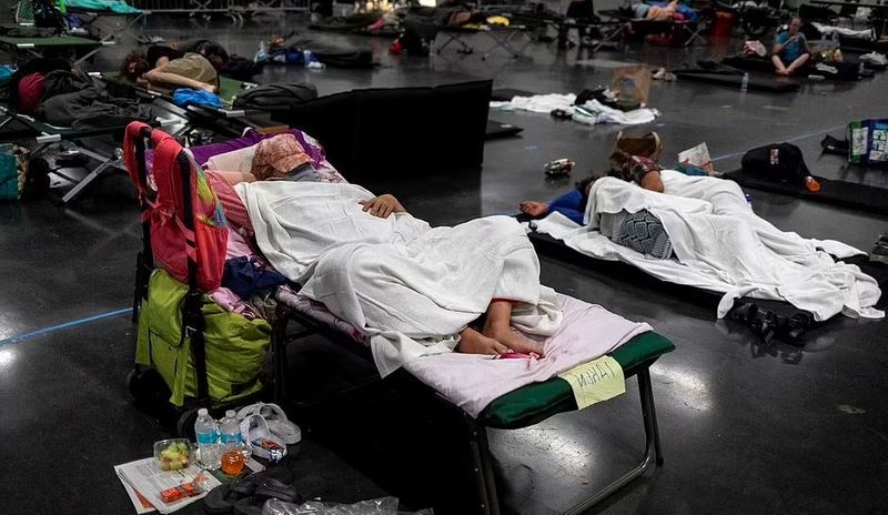 नेशनल वेदर सर्विस का अनुमान है कि ओरेगन और वाशिंगटन राज्य के कुछ हिस्सों में उच्च तापमान सामान्य से 30 डिग्री से अधिक ऊपर रहेगा। गर्मी बढ़ने के पीछे अपर यूएस के नॉर्थवेस्ट और कनाडा पर वायुमंडलीय प्रेशर को जिम्मेदार ठहराया गया है।
