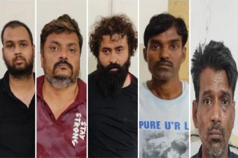बता दें कि सचिन के पिता आगरा के बड़े कारोबारी हैं। इसिलए पुलिस एक सप्ताह से आरोपियों को पकड़ने में जुटी हुई थी। मुखबिरों की सूचना के आधार पर पुलिस ने जिन आरोपियों गिरफ्तार किया है उन्होंने अपने नाम हर्ष चौहान, हैप्पी खन्ना, सुमित असवानी, मनोज बंसल और रिंकू हैं। पूछताछ में बताया कि सचिन को हमने उसके घर के पास से ही किडनैप किया था। वह हमें पहले से जानता था, इसलिए उसका अपहरण करने में ज्यादा दिक्कत नहीं हुई। वह हमारे कहने पार कार में बैठ गया।