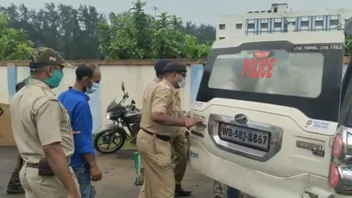 Murshidabad Police busts gang involved in making fake Aadhar cards bmm Murshidabad Police busts gang involved in making fake Aadhar cards bmm