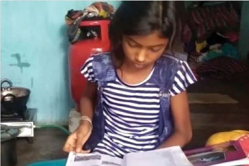 बता दें कि बिजनेसमैन अमेया हेते व्यापारी और वैल्यूएबल एडुटेनमेनर प्राइवेट लिमिटेड के प्रबंध निदेशक हैं। उन्होंने कहा कि आम कोई खास विशेषता वाले नहीं थे लेकिन तुलसी की पढ़ाई के प्रति जज्बे को देखकर उन्होंने यह आम उससे खरीदे हैं। ताकि वह अपनी पढ़ाई जारी रख सके। तुलसी ने बताया कि मुंबई से एक अंकल ने उसे फोन कर पूछा कि क्या वह पढ़ाई आगे जारी रखना चाहती थी, तो मैंने कहा हां पढ़ाई करूंगी। इसके बाद कारोबारी ने एक लाख 20 हजार रुपये बैंक खाते में ट्रांसफर कर दिए।