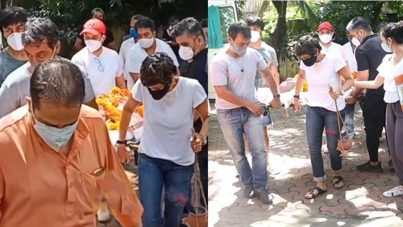 ಬಾಂದ್ರಾದಲ್ಲಿ ನಡೆದ ಕೌಶಲ್ ಅವರ ಅಂತ್ಯಕ್ರಿಯೆಯಲ್ಲಿ ಉದ್ಯಮದ ಅವರ ಸ್ನೇಹಿತರಾದ ಹುಮಾ ಖುರೇಷಿ, ಅಪೂರ್ವಾ ಅಗ್ನಿಹೋತ್ರಿ, ಸಮೀರ್ ಸೋನಿ, ರೋನಿತ್ ರಾಯ್, ಮತ್ತು ಆಶಿಶ್ ಚೌಧರಿ ಇತರರು ಭಾಗವಹಿಸಿದ್ದರು.