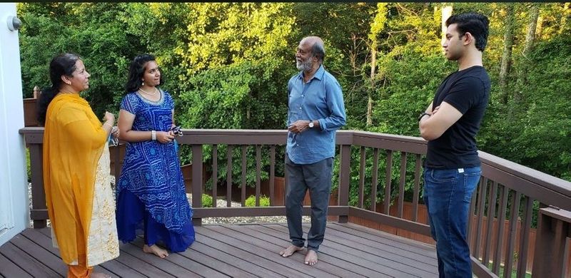 இந்நிலையில் ரஜினிகாந்த் தன்னுடைய நண்பரின் குடும்பத்தினர்கள் சிலரை சிகிச்சைக்கு நடுவே பார்த்த சில புகைப்படங்கள் தற்போது சமூக வலைத்தளத்தில் வைரலாகி வருகிறது.