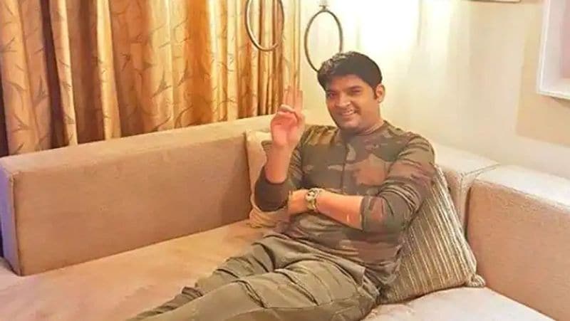 इतना ही नहीं कपिल शर्मा लाइव स्टेज शो भी करते हैं, जिससे उनकी काफी तगड़ी कमाई होती है। रिपोर्ट्स के मुताबिक, कपिल एक लाइव सोलो स्टेज शो के लिए 75 लाख रुपए लेते हैं। कपिल ने अपने करियर की शुरुआत द ग्रेट इंडियन लॉफ्टर चैलेंज से की थी। कॉमेडी की दुनिया में आज उनका नाम सबसे ऊपर है। 