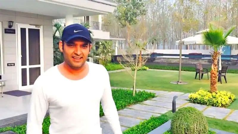 कपिल मुंबई में एक आलीशान घर के मालिक भी हैं, जिसकी कीमत 15 करोड़ रुपए है। इसके अलावा पंजाब में भी उनका एक बंगला है, जिसकी कीमत 25 करोड़ रुपए के आसपास है। द कपिल शर्मा शो के अलावा कपिल स्टेज शो से भी खूब कमाते हैं। 
