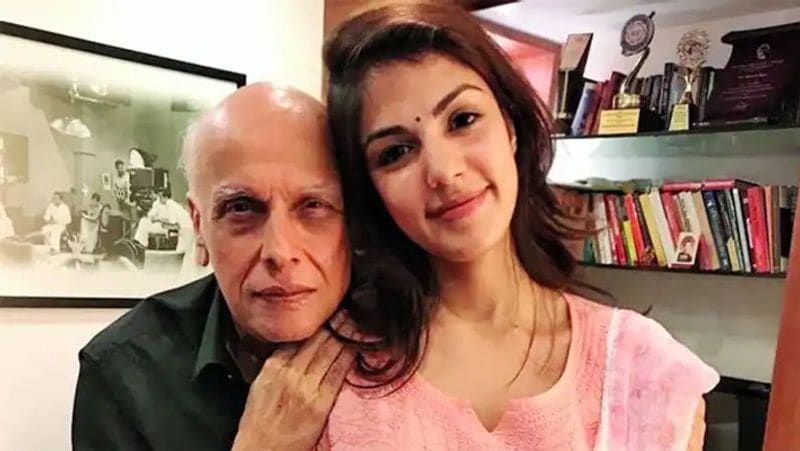 बाद में रिया ने इंजीनियरिंग की पढ़ाई छोड़ दी और 2012 में तेलुगु फिल्म 'तुनीगा तुनीगा' से एक्टिंग फील्ड में आ गईं। इसमें उन्होंने निधि का रोल निभाया था। इसके बाद 2013 में रिया को बॉलीवुड फिल्म 'मेरे डैड की मारुति' में काम मिल गया। इसमें उन्होंने जसलीन का रोल निभाया। हालांकि फिल्म फ्लॉप रही।