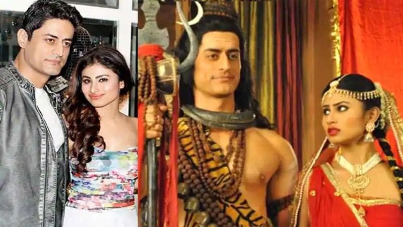 बता दें कि मौनी रॉय को पहचान टीवी सीरियल 'देवों के देव...महादेव' से मिली थी। इसमें मौनी ने माता सती का रोल निभाया था। वहीं सीरयल में उनके साथ मोहित रैना ने भी काम किया था। कहा जाता है कि इसी शो के सेट पर मोहित और मौनी का अफेयर शुरू हो गया था।