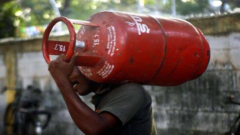 Higher cylinder price of Rs. 2133 ... Food and tea prices are likely to increase ..!