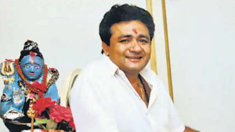 जूस की दुकान में काम करते-करते गुलशन ऊब गए थे। ऐसे में एक दिन उनके पिता ने एक दुकान और खरीद ली, जिसमें सस्ती कैसेट्स और गाने रिकॉर्ड कर बेचे जाते थे। यहीं से आगे चलकर उन्होंने नोएडा में अपनी कंपनी खोली और म्यूजिक इंडस्ट्री में बड़ा नाम बन गए।