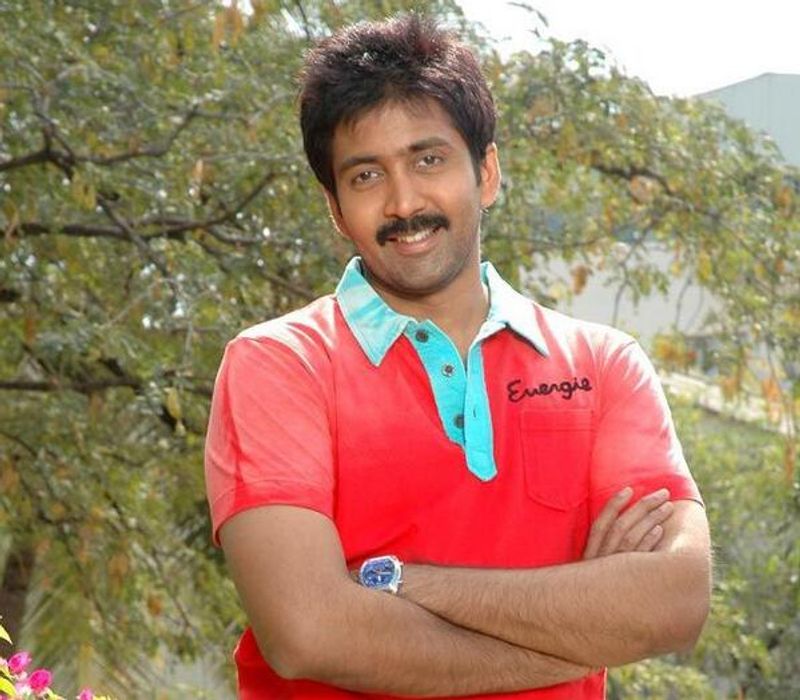 ఈ నేపథ్యంలో ఒకప్పుడు లవ్ బాయ్ ఇమేజ్ తో హిట్ చిత్రాలలో నటించిన వడ్డే నవీన్ ని అతిథిగా పిలవాలని వారు కామెంట్స్ పెడుతున్నారు. చాలా కాలంగా వడ్డే నవీన్ తీసుకురావాలని కోరుకుంటున్నప్పటికీ ఆలీ స్పందించడం లేదట.