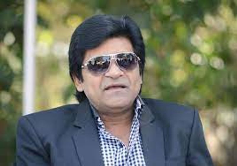 దీనితో ఆడియన్స్ ఫలానా సెలెబ్రిటీని ఇంటర్వ్యూకి తీసుకురావలసిందిగా కామెంట్స్ రూపంలో డిమాండ్ చేస్తూ ఉంటారు
