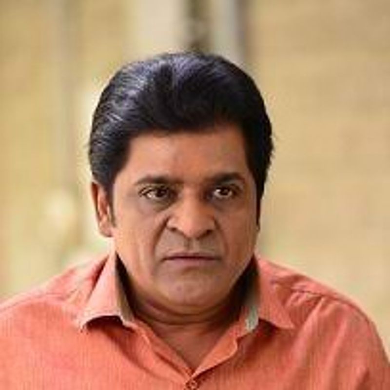 చైల్డ్ ఆర్టిస్ట్ గా వెండితెరకు పరిచయమైన ఆలీ స్టార్ కమెడియన్ గా వందల చిత్రాలు చేశారు. నటుడిగా నలభై ఏళ్లకు పైగా చరిత్ర ఆలీ సొంతం. ఇప్పటికీ డిమాండ్ ఉన్న కమెడియన్ గా ఆయన కొనసాగుతున్నారు.