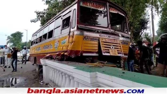 Deadly Bus accident in Red road Kolkata bike rider dead RTB Deadly Bus accident in Red road Kolkata bike rider dead RTB