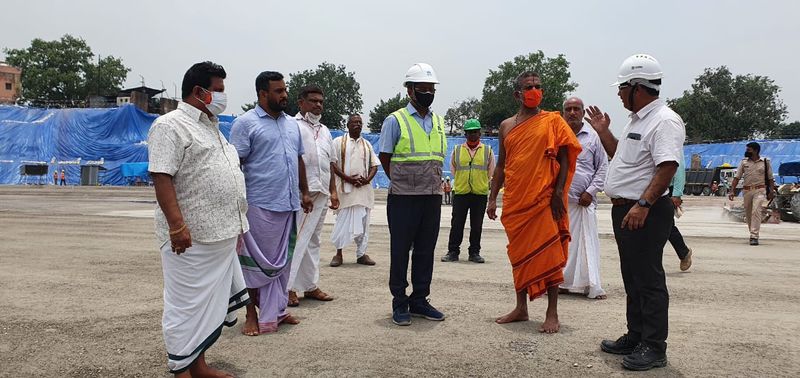 ಕಾಮಗಾರಿಯ ಇಂಜಿನಿಯರುಗಳು ಈವರೆಗೆ ನಡೆದ ಕಾಮಗಾರಿಯ ಪ್ರಗತಿಯ ಸಂಪೂರ್ಣ ಮಾಹಿತಿಯನ್ನು ನೀಡಿದರು.