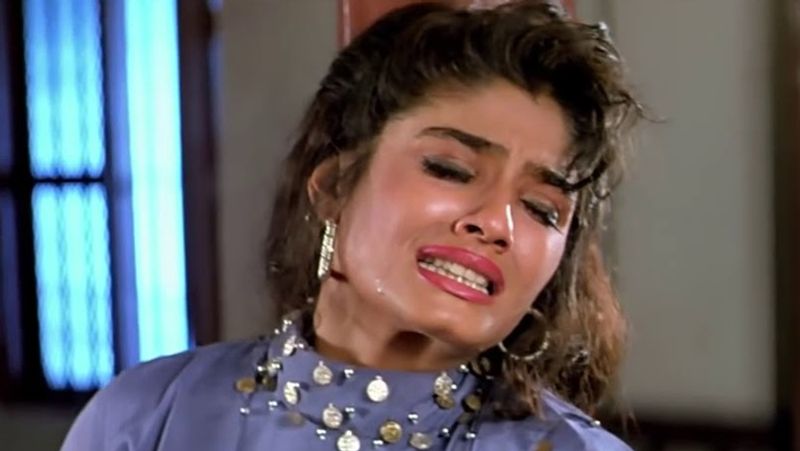 इतना ही नहीं इस दौरान अक्षय और रेखा की लिंक अप की खबरें रवीना को परेशान करने लगी। अक्षय के रंगीन मिजाज से वैसे ही वो परेशान चल रही थीं। ऊपर से रेखी के साथ एक्टर की बढ़ती नजदीकियों से उन्हें तगड़ा झटका लगा था।