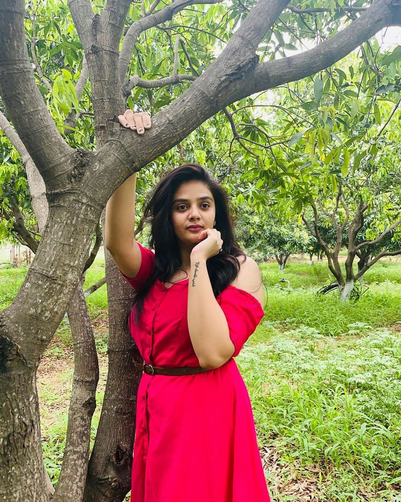 అందుకే నేటితరం తారలు ఎప్పుడూ ఫ్యాన్స్ తో టచ్ లో ఉంటున్నారు. ప్రతి విషయాన్ని వాళ్ళతో షేర్ చేసుకుంటూ అభిప్రాయాలు తెలుసుకుంటున్నారు.