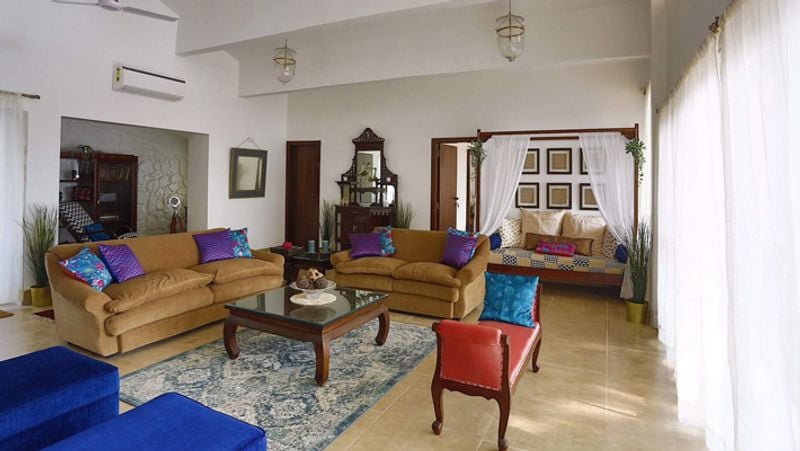उन्होंने बताया था- जब मैंने पहली बार मंदिरा को देखा तभी मुझे लग गया कि इस लड़की में कुछ तो बात है। उसके बाद हम एक-दूसरे से मिलने लगे लेकिन जब हम तीसरी बार मिले तब मुझे पूरा यकीन हो गया कि यही लड़की मेरी जिंदगी का हिस्सा बनेगी। वो एक समझदार लेडी है, उसे पता है कि पर्सनल और प्रोफेशनल लाइफ को कैसे मैनेज करना है। वह हमेशा मेरे हर मुश्किल वक्त में साथ रही है।