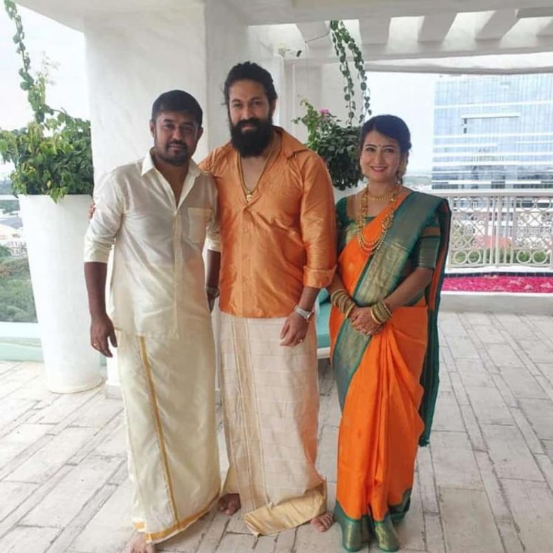 இவரது வீட்டு விசேஷத்தில் குறிப்பிட்டவர்கள் மட்டுமே கலந்து கொண்டு சிறப்பித்துள்ளனர் என்பது குறிப்பிடத்தக்கது.