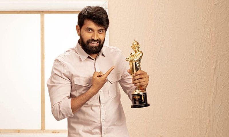 వెండితెరపై కథానాయకులతోపాటు తెర ముందున్న ప్రేక్షకులు సైతం సంతోషంగా స్టెప్పులు వేసేలా కొరియోగ్రఫీ చేయడం జానీ మాస్టర్ ప్రత్యేకత. మాస్ పాటలు, మెలోడీలు... జానీ కొరియోగ్రఫీ చేస్తే సమ్థింగ్ స్పెషల్ అనేలా ఉంటాయి. `జులై`లో `మీ ఇంటికి ముందు..`, `నాయక్`లో `లైలా ఓ లైలా `, `శుభలేఖ రాసుకున్నా..`, `అత్తారింటికి దారేదీ`లో `కెవ్వు కేక, `రేసుగుర్రం`లో ` సినిమా చూపిస్తా మావ.. ` వంటి పాటల్లో తన డాన్స్ తో ఉర్రూతలూగించారు.