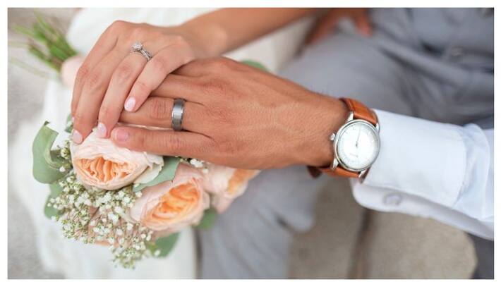 Couple sends Rs 17,700 invoice to 'no-show' wedding guests viral gcw Couple sends Rs 17,700 invoice to 'no-show' wedding guests viral gcw