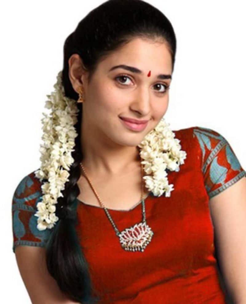 അതേ വര്ഷം തെലുങ്കില് ശ്രീ എന്ന ചിത്രത്തിലൂടെയും എത്തി.