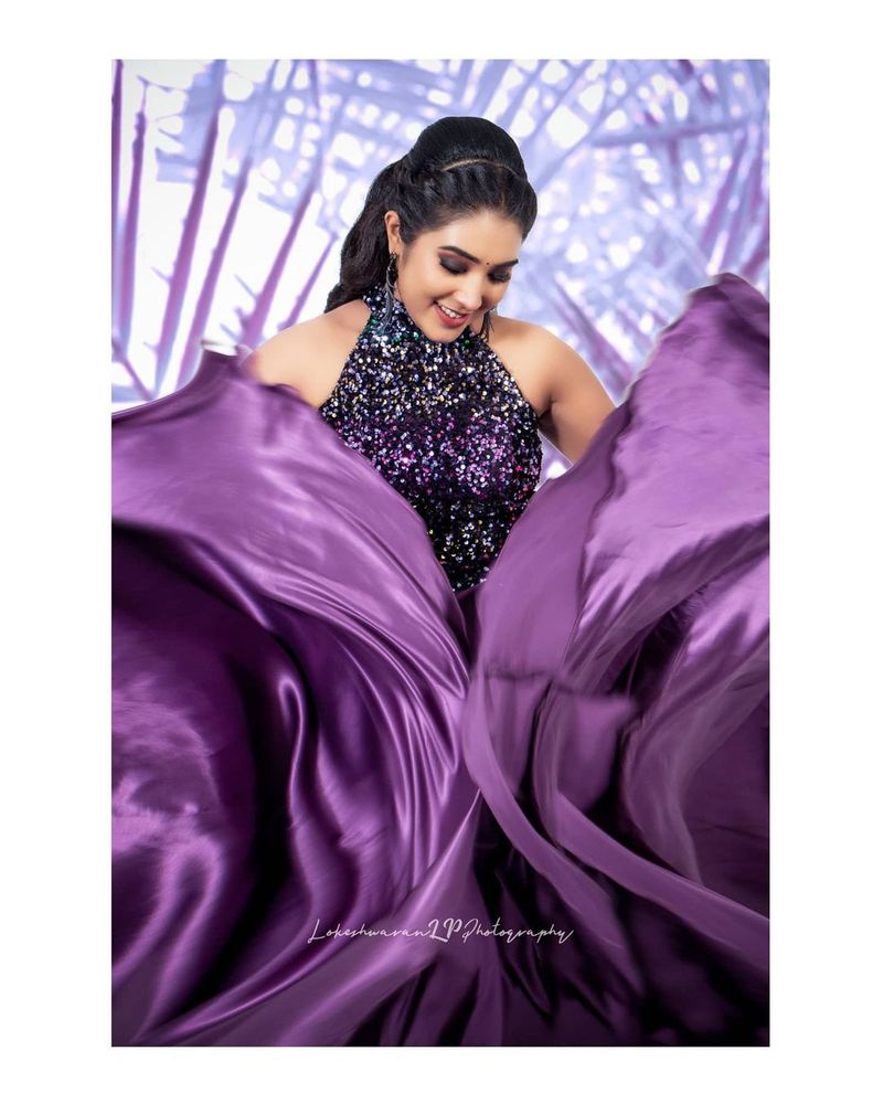 வேற லெவல் போஸ்