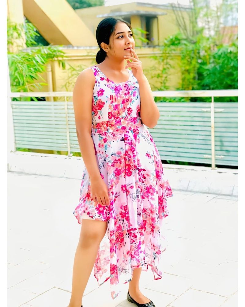 செம்ம ஸ்டைலிஷ் போஸ் 