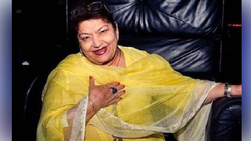 सरोज ने अपने 40 साल के फिल्मी करियर में करीब दो हजार गानों की कोरियोग्राफ किया। उन्होंने देश की मदर ऑफ कोरियोग्राफी कहा जाता था। लेकिन कम ही लोग जानते है उन्हें अपनी कोरियोग्राफी के जरिए इंडस्ट्री में पहचान बनाने के लिए काफी संघर्ष करना पड़ा था।